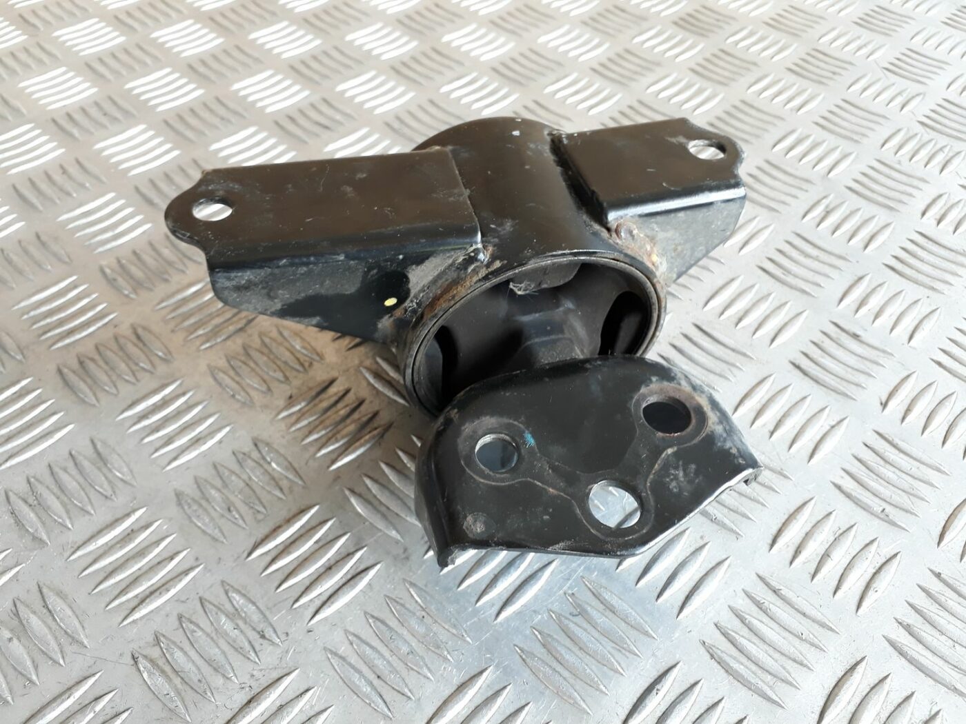 Dzinēja spilvens priekš HYUNDAI I20 2011 4 Dzinēja spilvens priekš HYUNDAI I20 2011