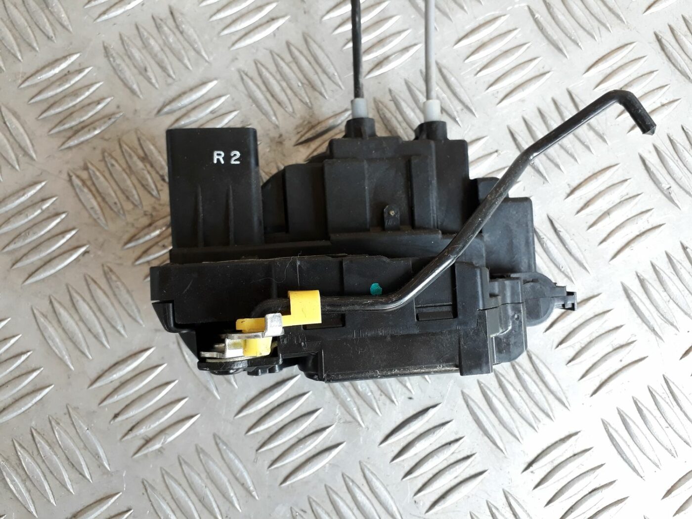 Aizmugurējo kreiso durvju slēdzene priekš HYUNDAI I20 2011 7 Aizmugurējo kreiso durvju slēdzene priekš HYUNDAI I20 2011