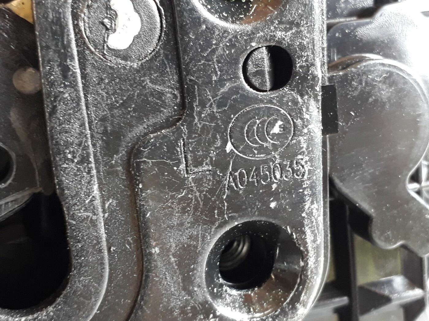 Aizmugurējo kreiso durvju slēdzene priekš HYUNDAI I20 2011 5 Aizmugurējo kreiso durvju slēdzene priekš HYUNDAI I20 2011