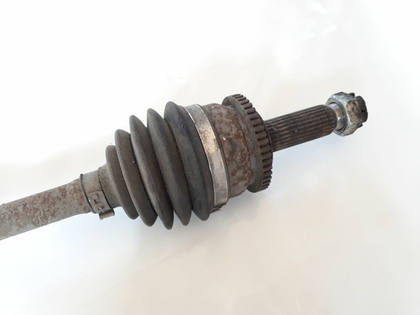 Pusass priekšēja labā priekš HYUNDAI I20 2011 3 Pusass priekšēja labā priekš HYUNDAI I20 2011