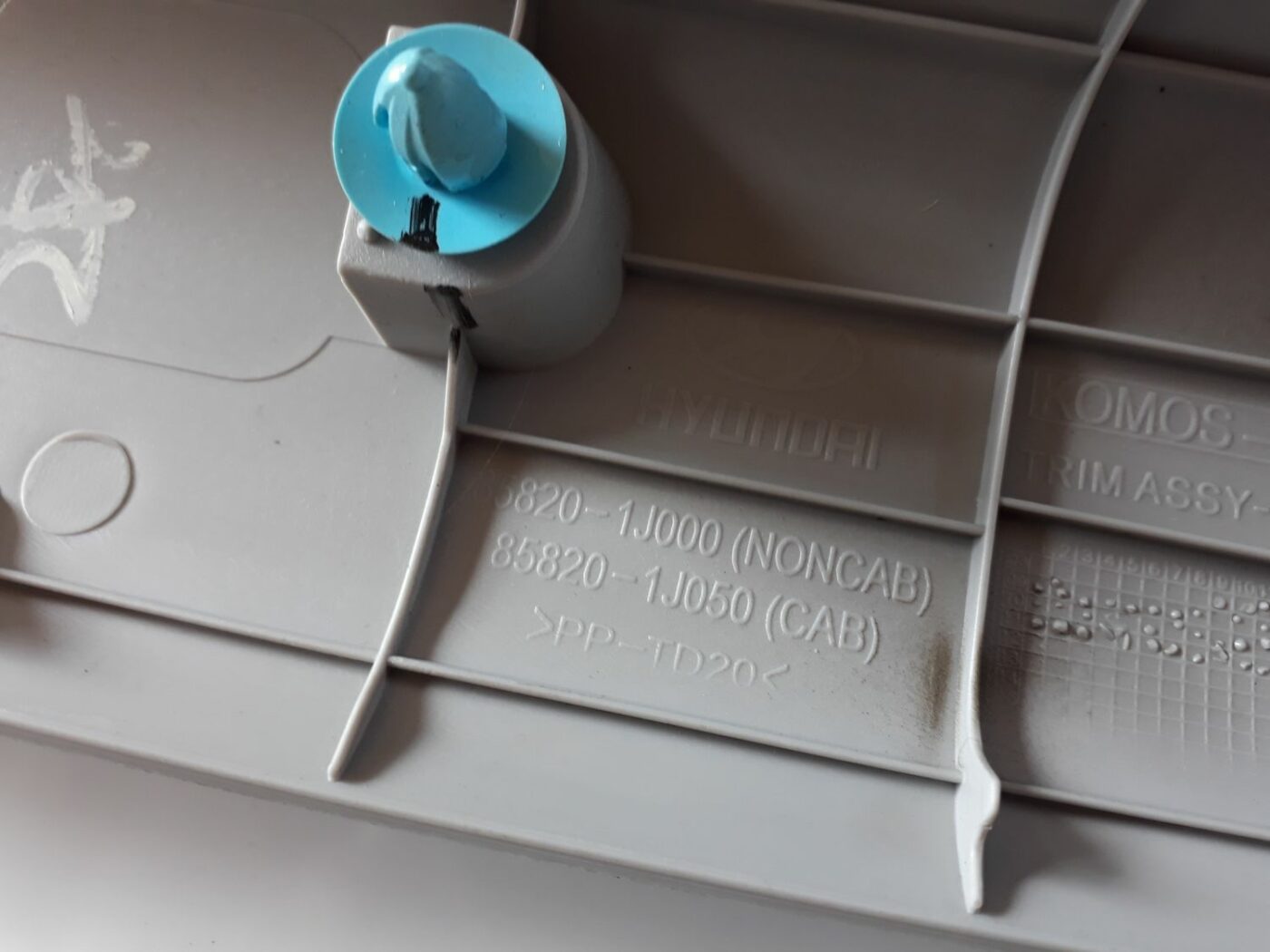 Priekšējas salona statnes apdare priekš HYUNDAI I20 2011