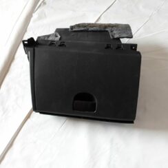 Mantu glabāšanas nodalījums pasažiera pusē priekš HYUNDAI I20 2011