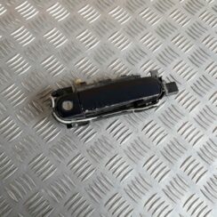 Priekšējāis labais durvju rokturis priekš AUDI A4 1999