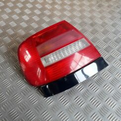 Aizmugurējais kreisais lukturis priekš AUDI A4 1999