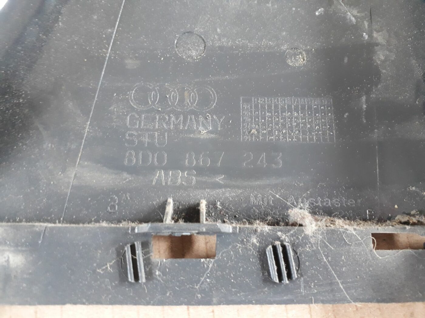 Vidējas salona statnes apdare priekš AUDI A4 1999 3 Vidējas salona statnes apdare priekš AUDI A4 1999