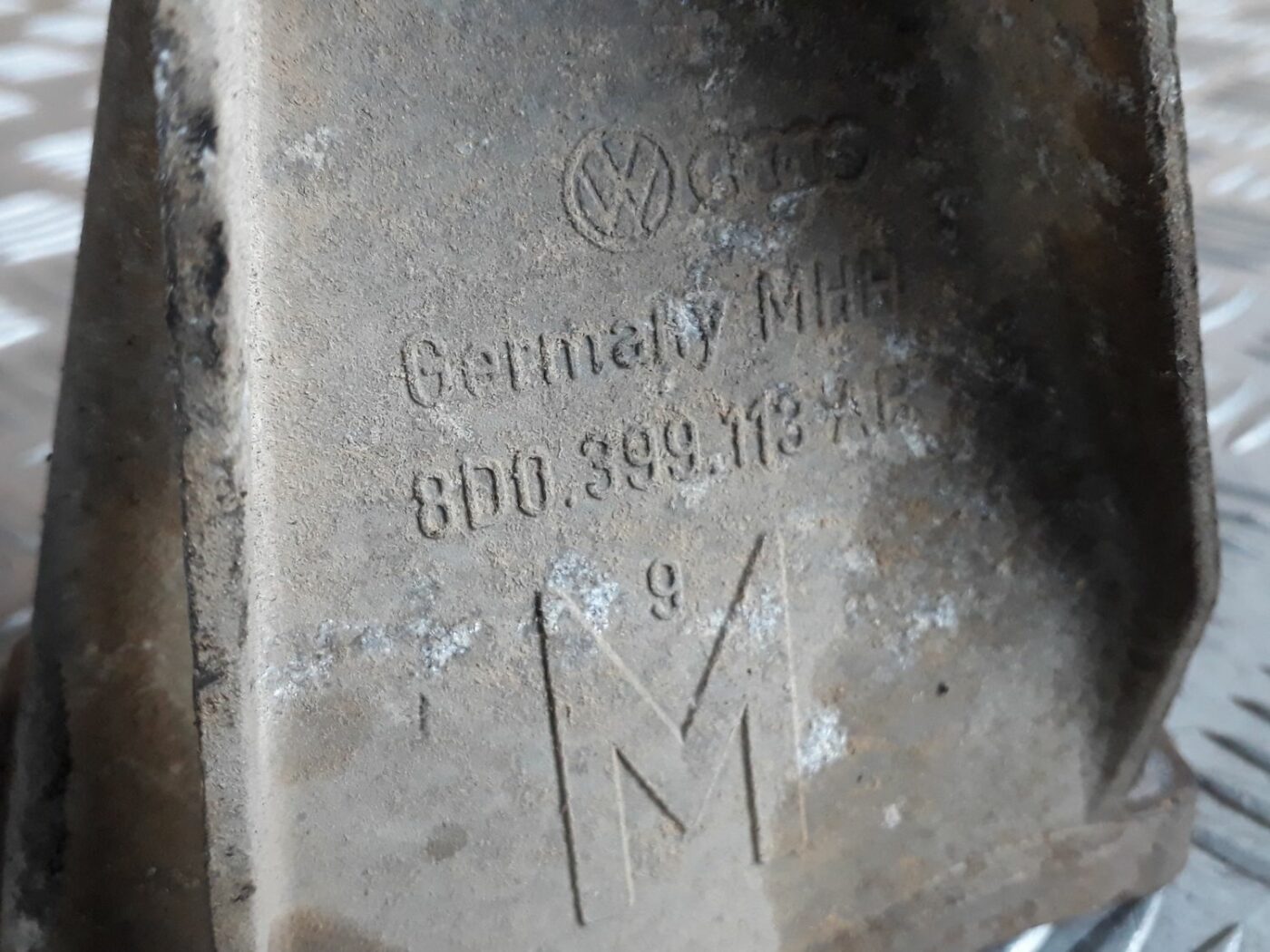 Ātrumkārbas kronšteins priekš AUDI A4 1999 3 Ātrumkārbas kronšteins priekš AUDI A4 1999