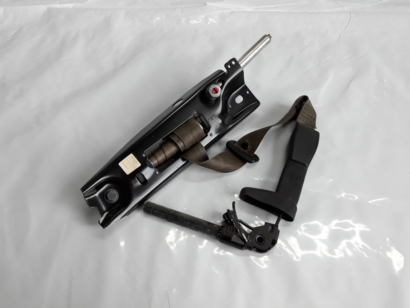 Priekšējā kreisā drošības josta priekš VOLVO V70 2010 1 Priekšējā kreisā drošības josta priekš VOLVO V70 2010