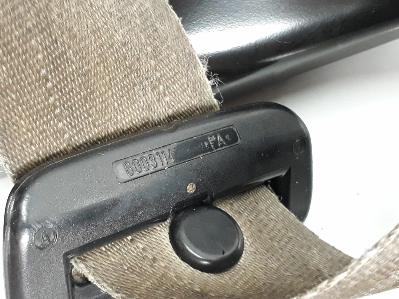 Priekšējā kreisā drošības josta priekš VOLVO V70 2010 7 Priekšējā kreisā drošības josta priekš VOLVO V70 2010