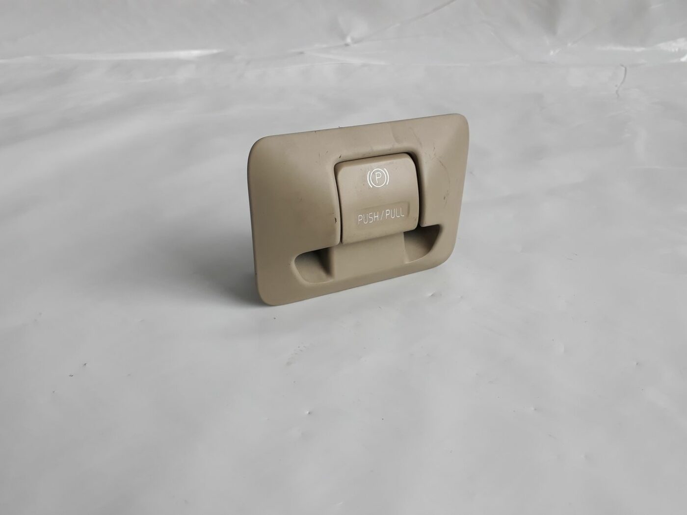 Stāvbremzes ieslēgšanas poga priekš VOLVO V70 2010