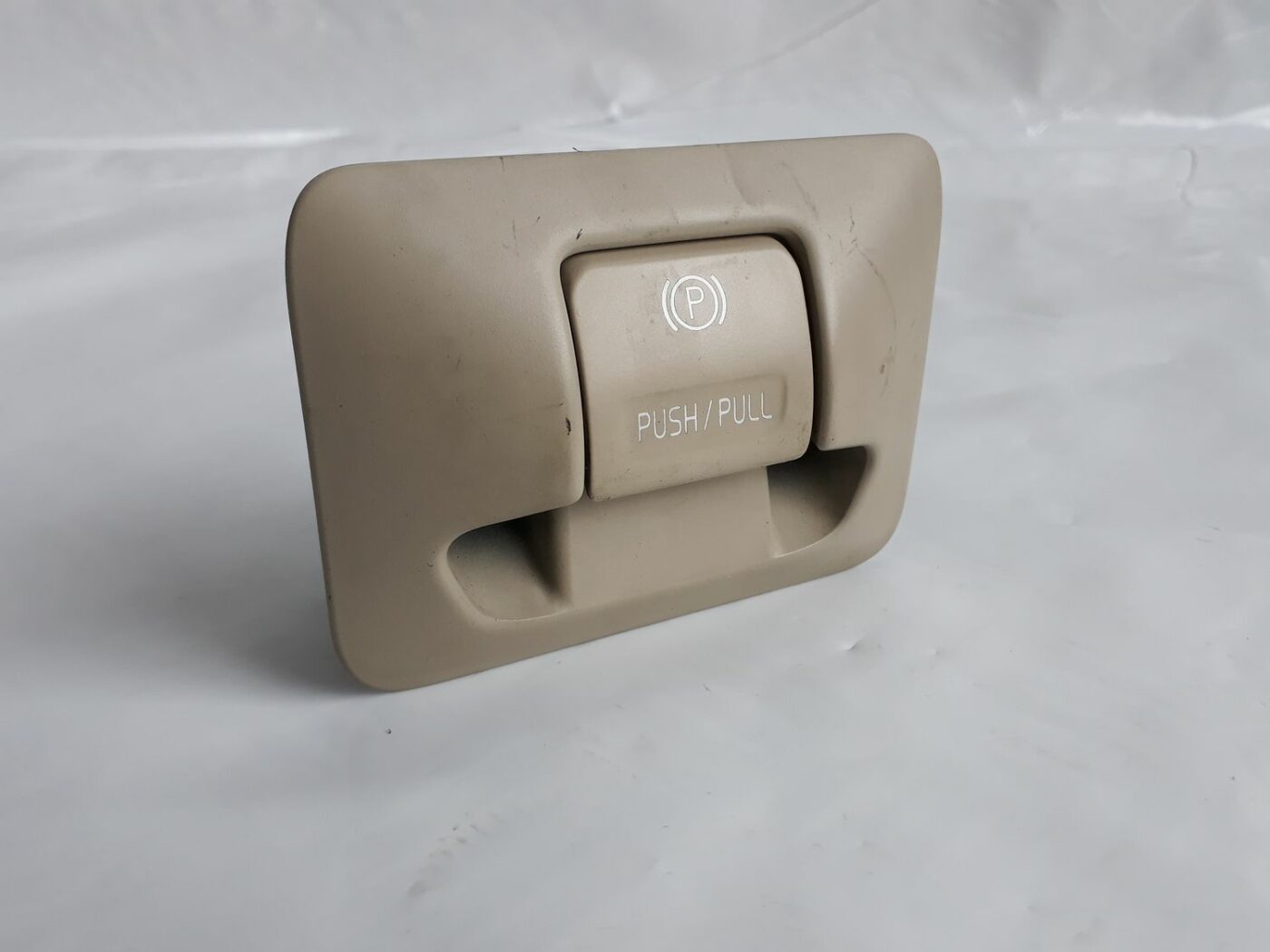 Stāvbremzes ieslēgšanas poga priekš VOLVO V70 2010