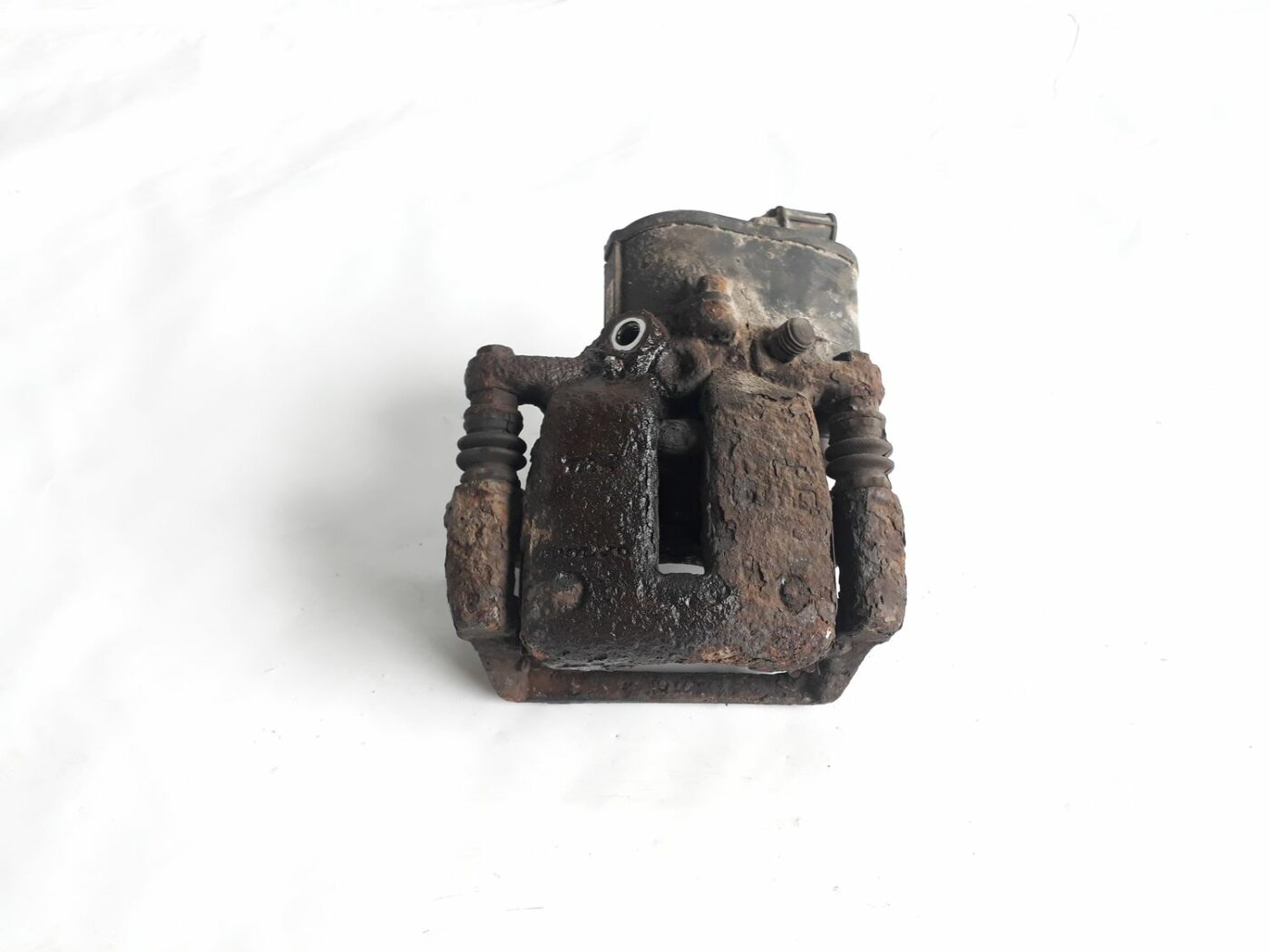 Aizmugurējais labais suports priekš VOLVO V70 2010 4 Aizmugurējais labais suports priekš VOLVO V70 2010