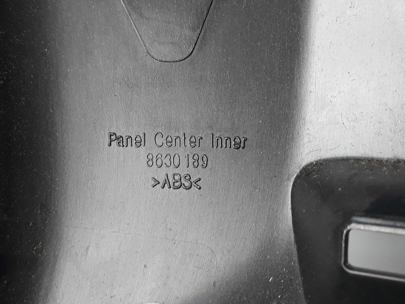 Centrālās konsoles iekšējā plastmasa priekš VOLVO V70 2010