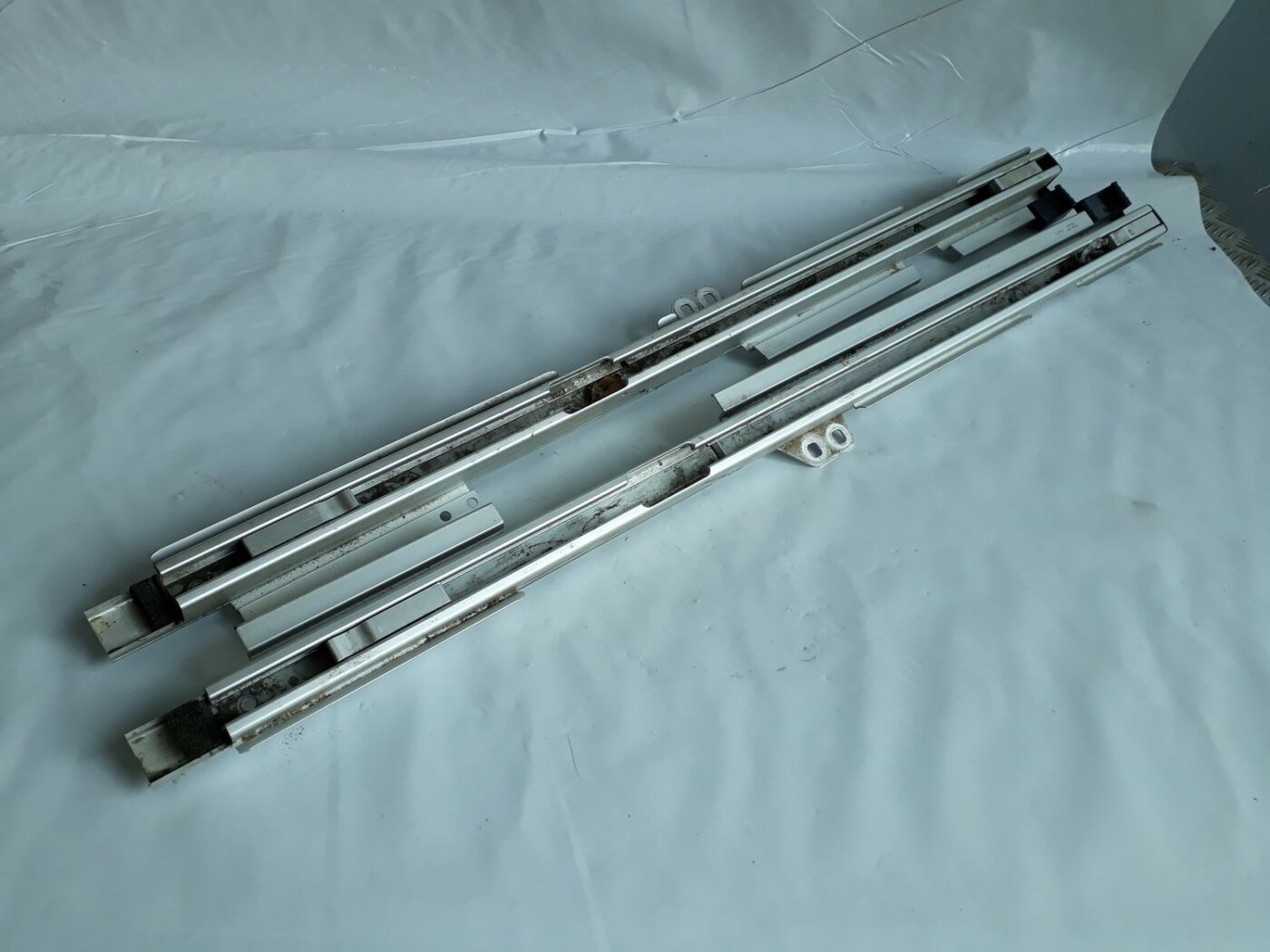 Kravas stirpināšanas reliņi bagažniekā priekš VOLVO V70 2010 1 Kravas stirpināšanas reliņi bagažniekā priekš VOLVO V70 2010