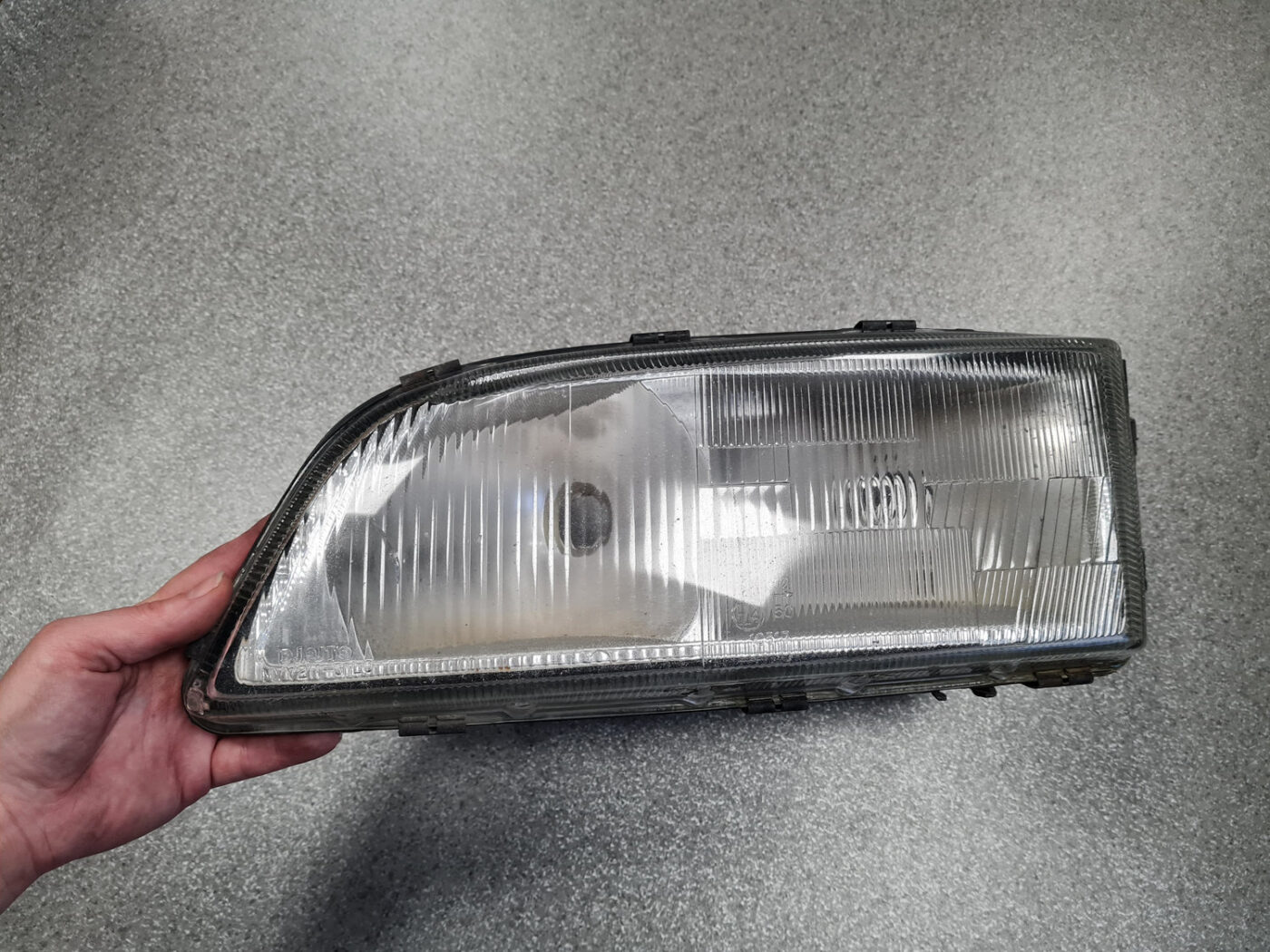 Priekšējais kreisais lukturis priekš VOLVO V70 2000 13 Priekšējais kreisais lukturis priekš VOLVO V70 2000