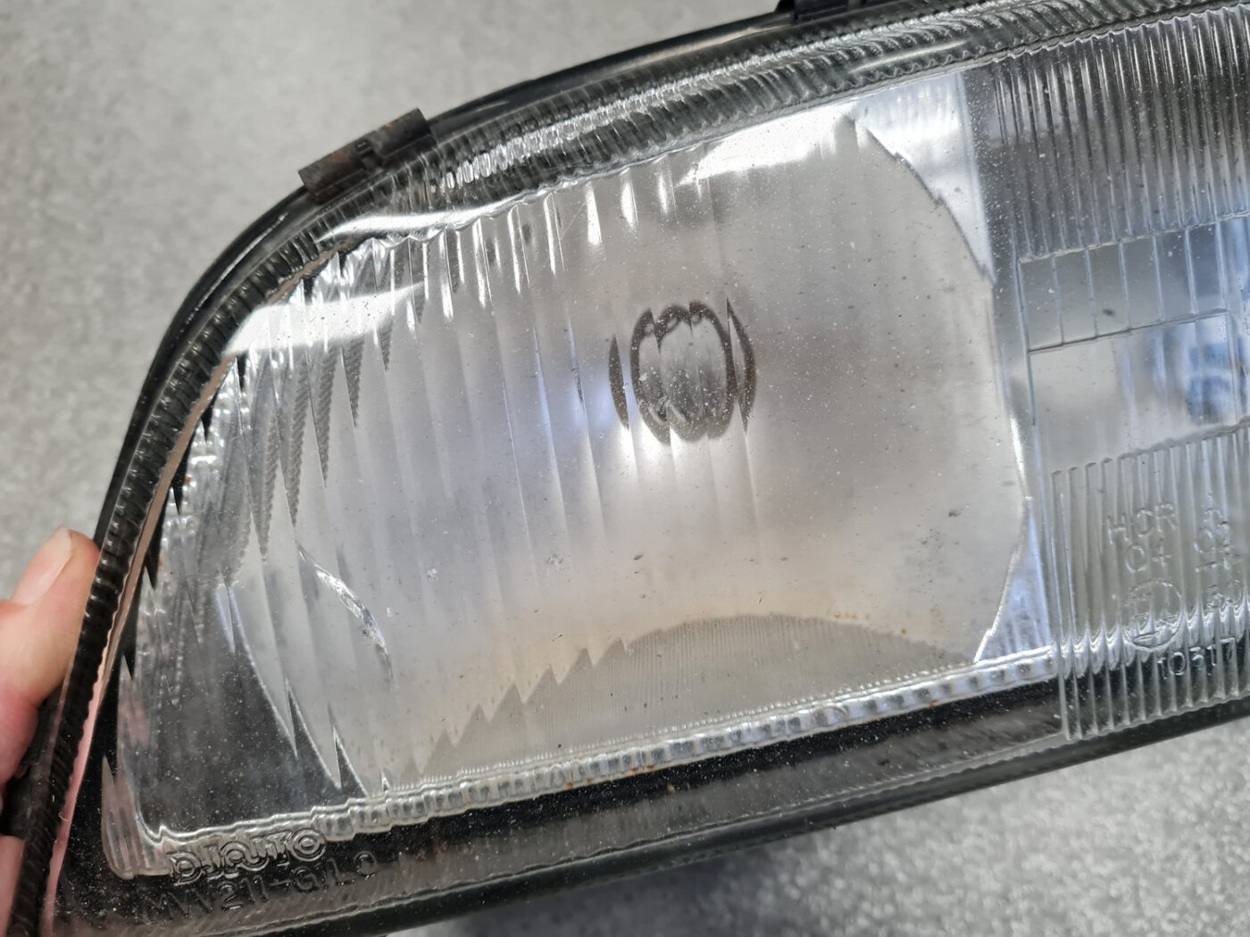 Priekšējais kreisais lukturis priekš VOLVO V70 2000 11 Priekšējais kreisais lukturis priekš VOLVO V70 2000