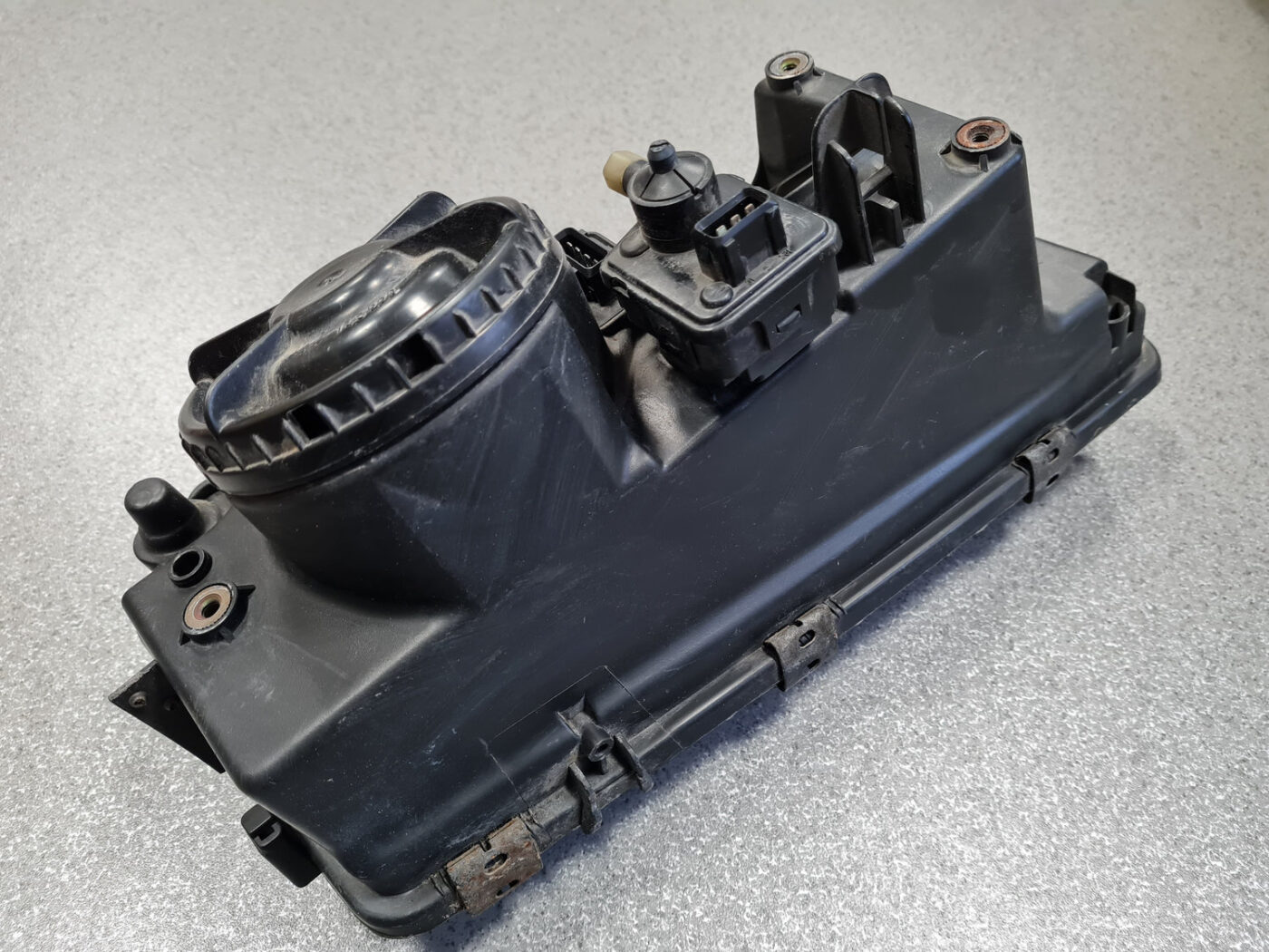 Priekšējais kreisais lukturis priekš VOLVO V70 2000 8 Priekšējais kreisais lukturis priekš VOLVO V70 2000