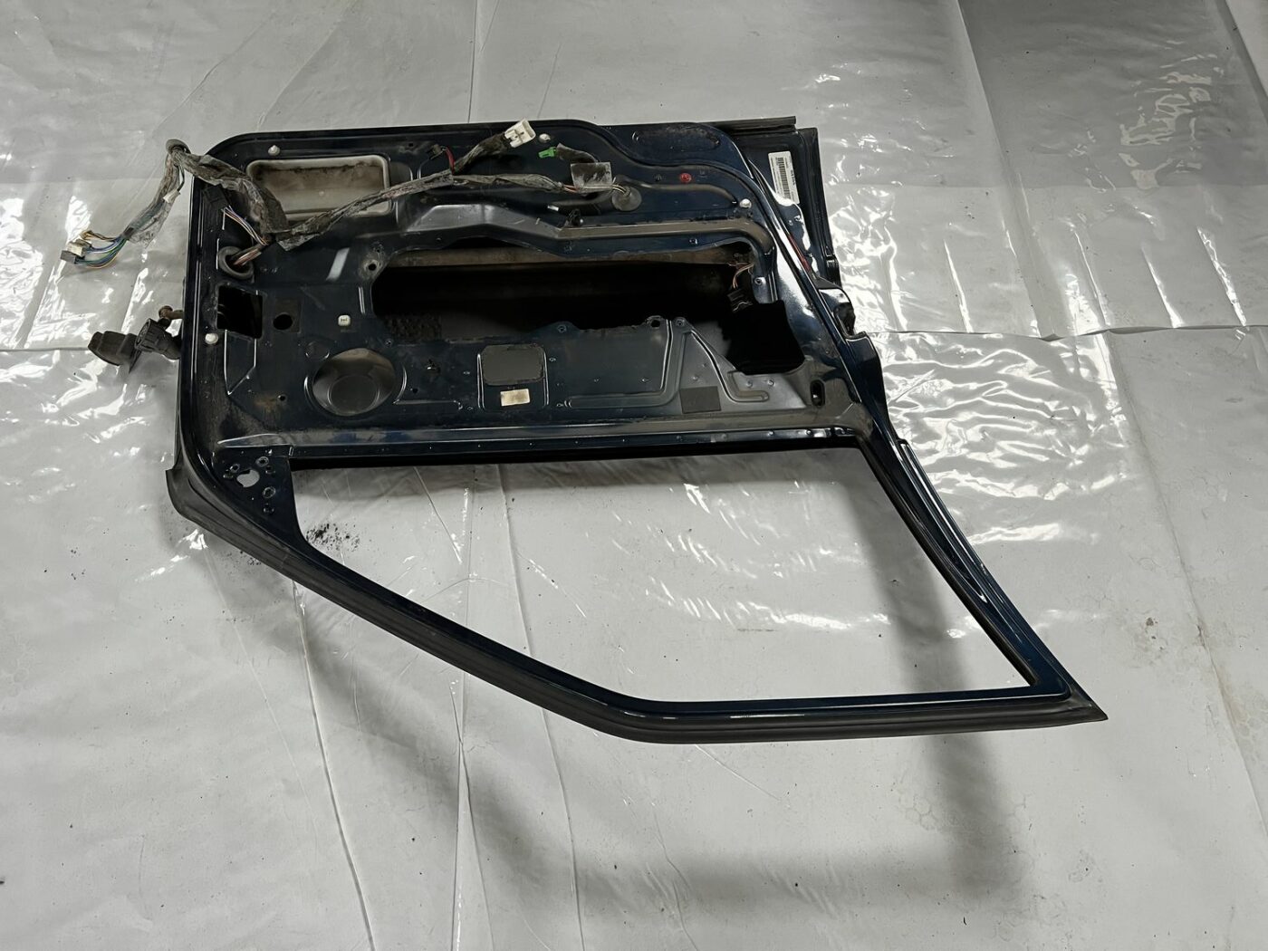 Priekšējās kreisās durvis priekš VOLVO V70 2000