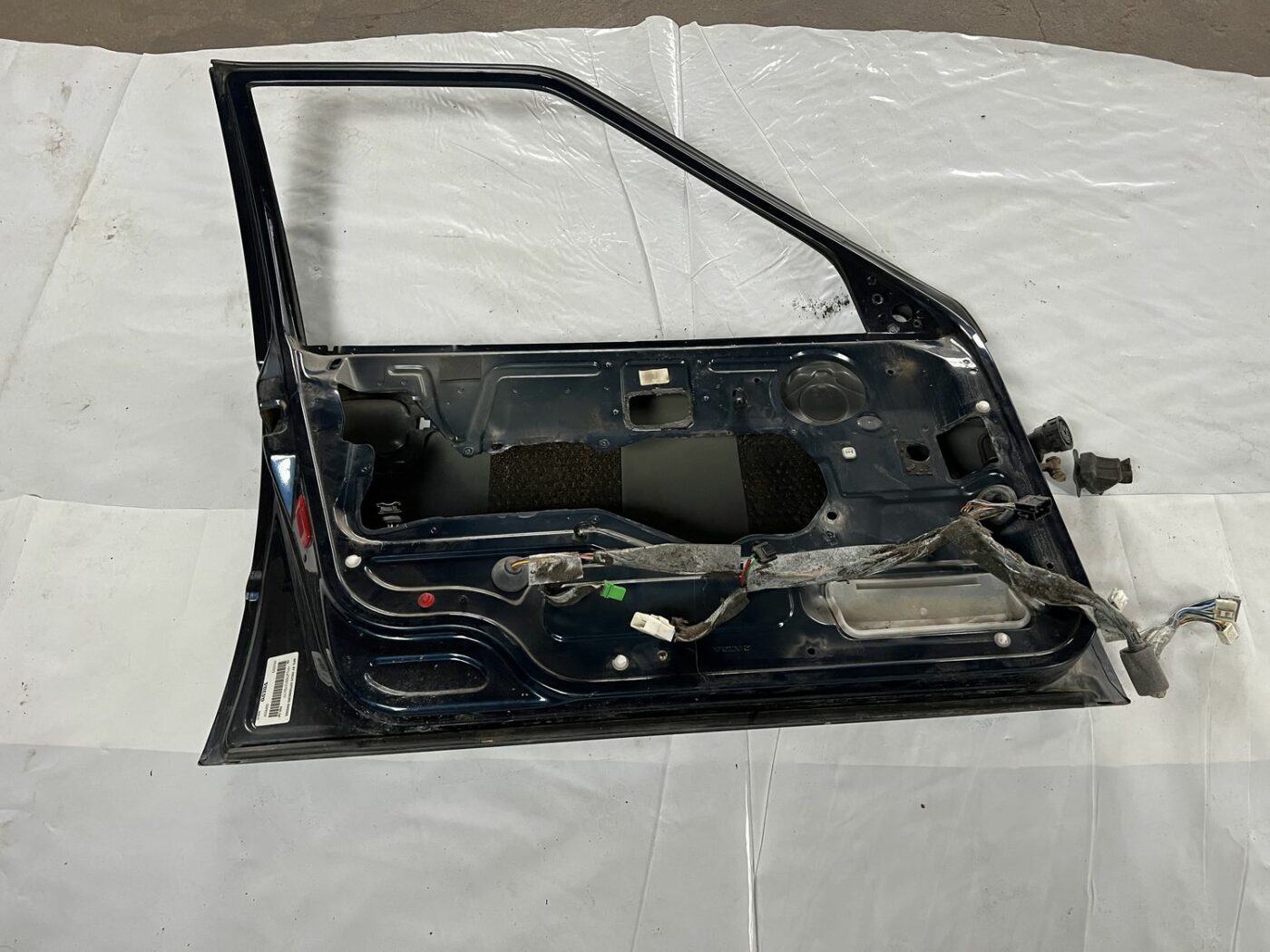 Priekšējās kreisās durvis priekš VOLVO V70 2000