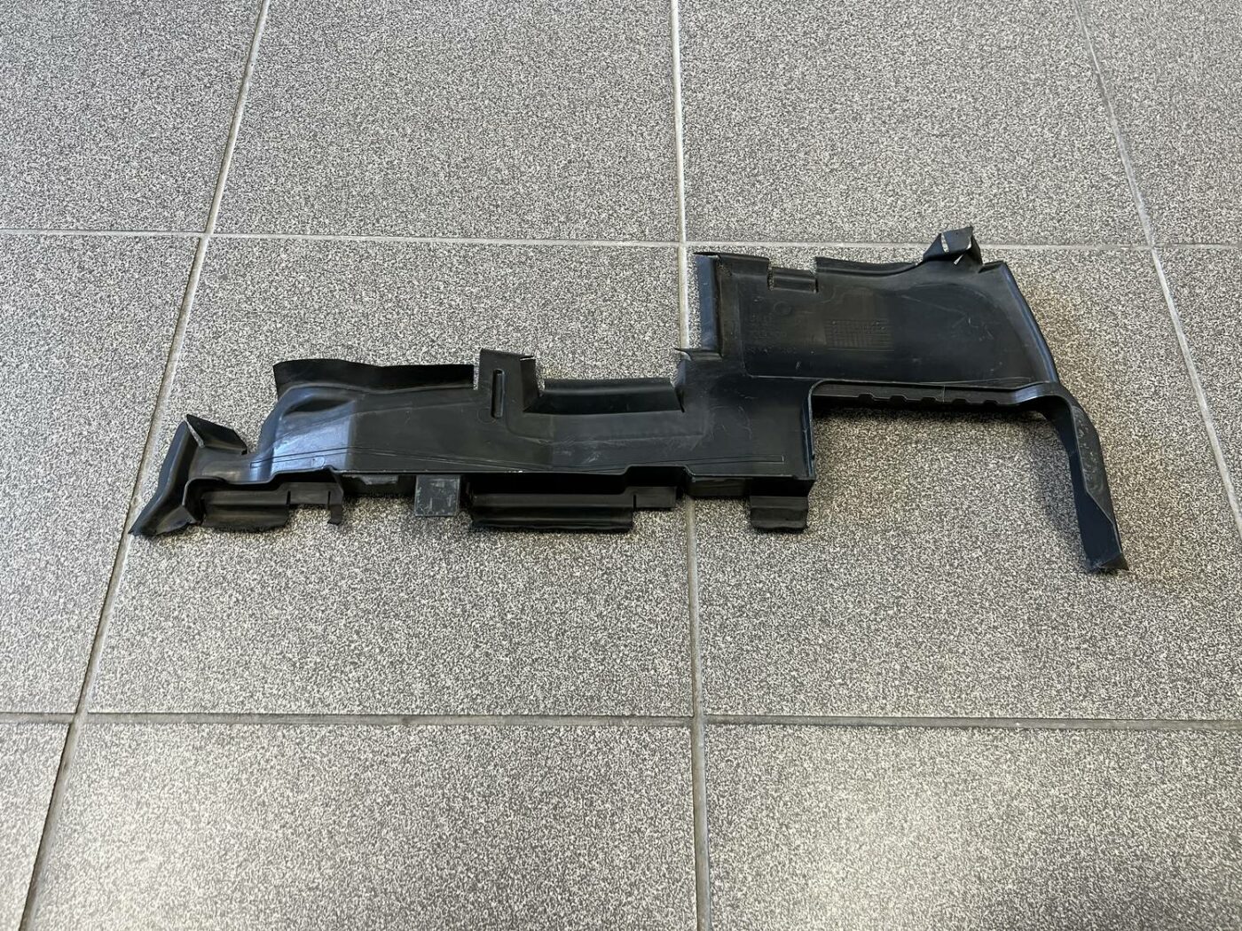 Ieplūdes gaisa deflektors, pa labi priekš AUDI A6 C7 2011-2018