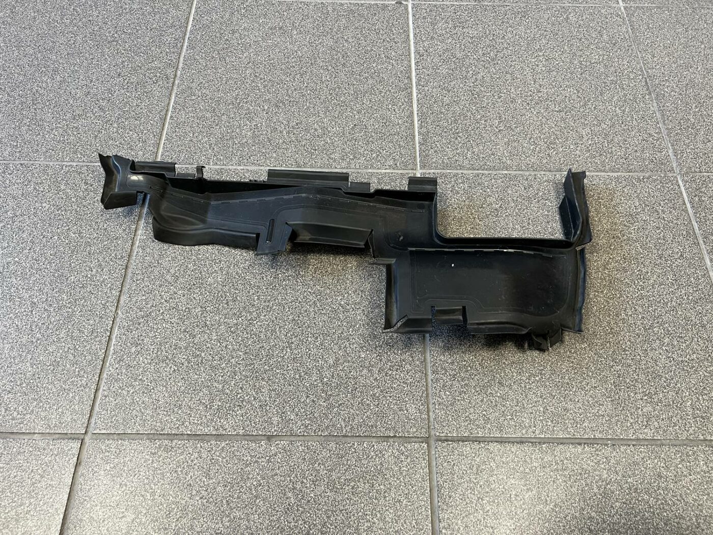 Ieplūdes gaisa deflektors, pa labi priekš AUDI A6 C7 2011-2018