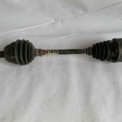 Pusass priekšējā kreisā priekš VW NEW BEETLE 2001