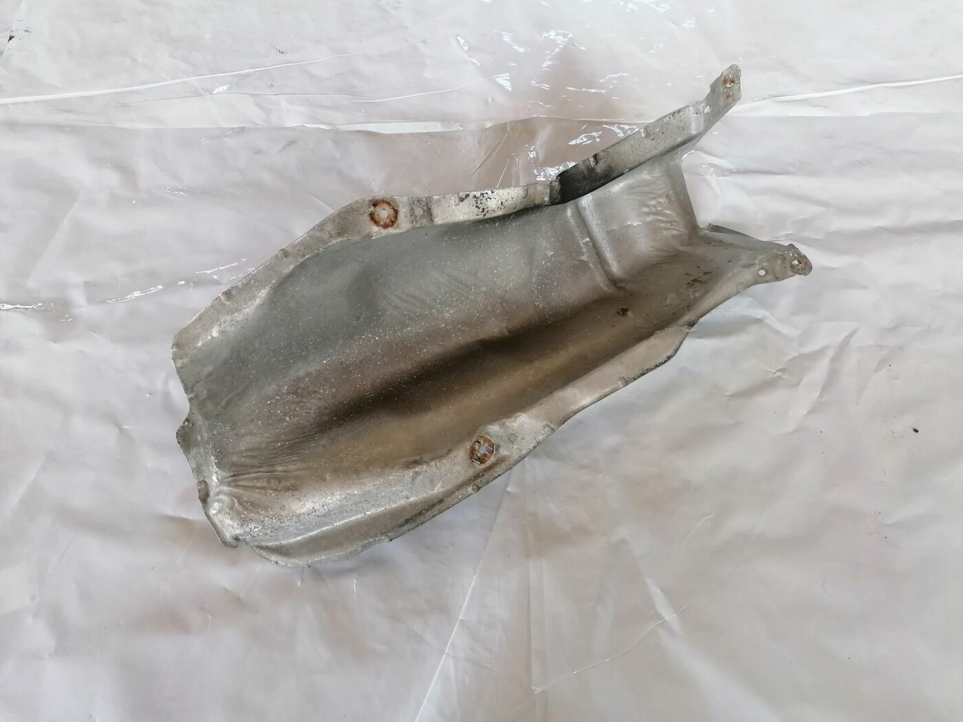 Izpūtēja sistēmas karstuma aizsargs priekš VW NEW BEETLE 2001 2 Izpūtēja sistēmas karstuma aizsargs priekš VW NEW BEETLE 2001