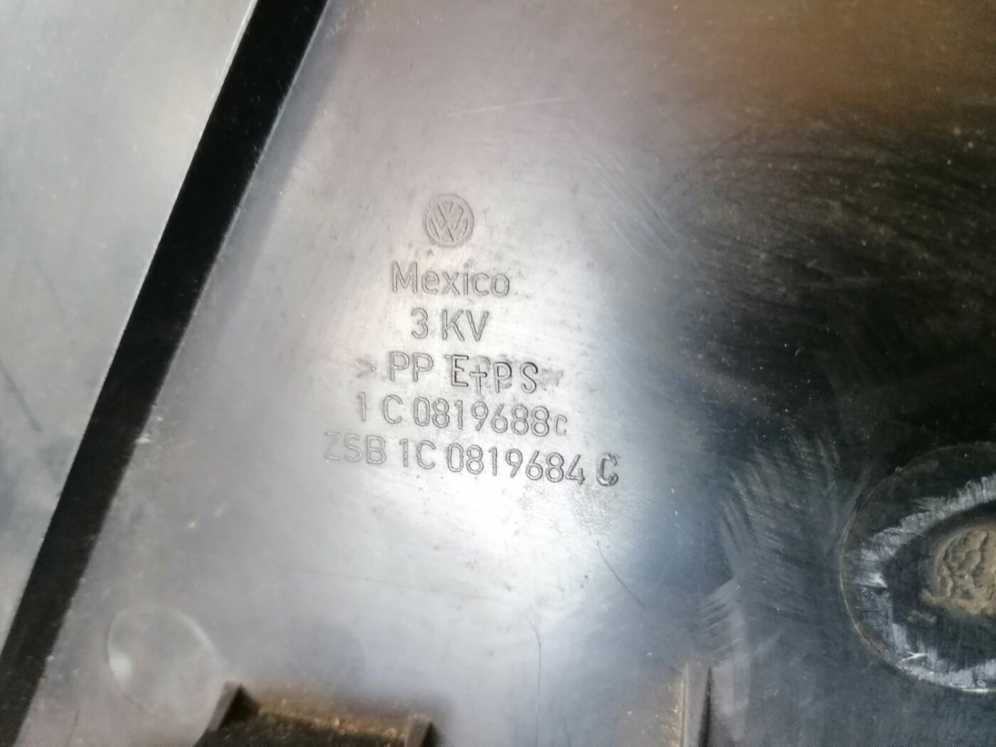 Salona plastmasa priekš VW NEW BEETLE 2001