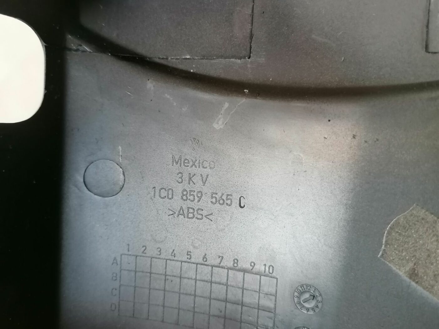 Stūres statnes putekļu aizsargs (salonā) priekš VW NEW BEETLE 2001