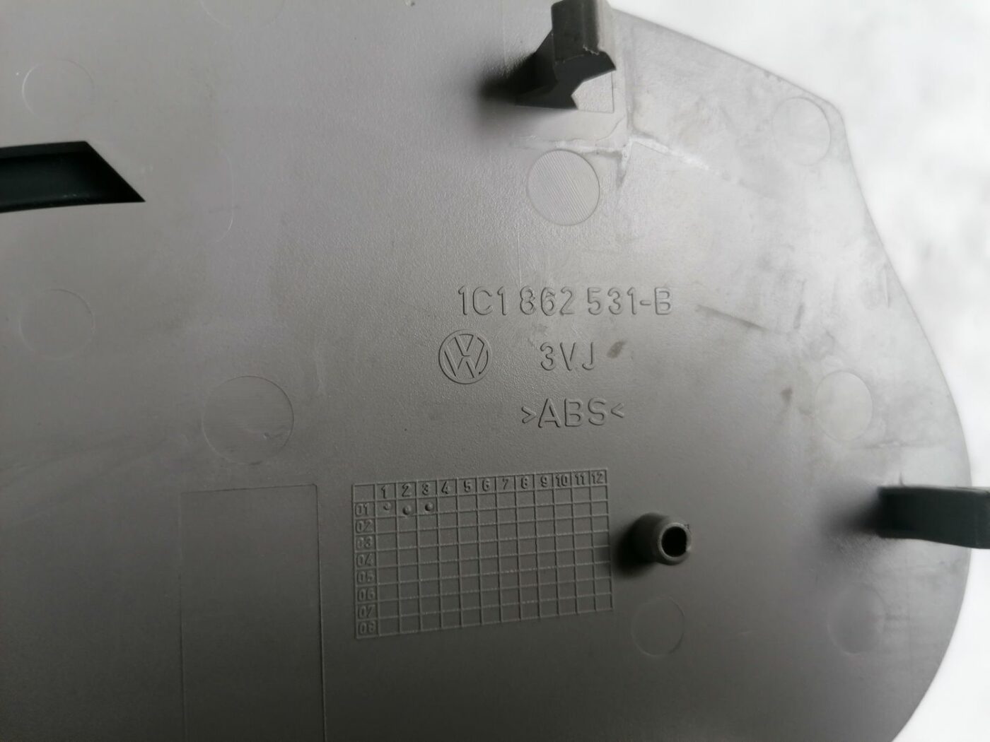 Krūzes turētājs priekš VW NEW BEETLE 2001