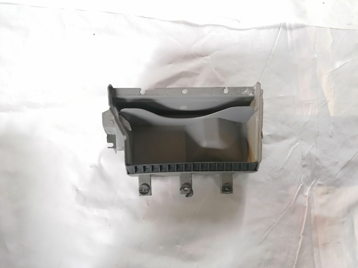 Mantu glabāšanas nodalījums pasažiera pusē priekš VW NEW BEETLE 2001