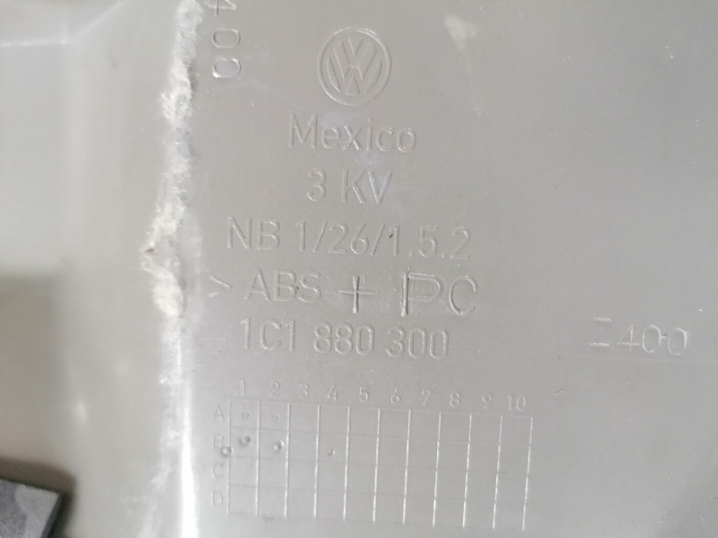 Mantu glabāšanas nodalījums pasažiera pusē priekš VW NEW BEETLE 2001