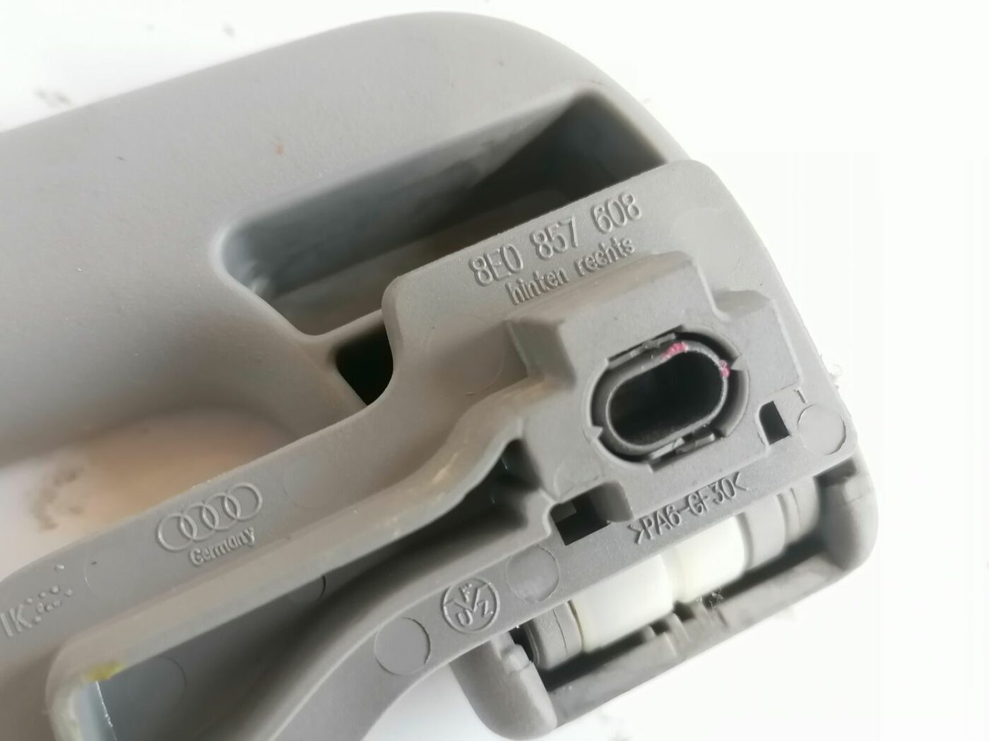 Salona rokturis griestos priekš AUDI A4 2001 SEDAN 3 Salona rokturis griestos priekš AUDI A4 2001 SEDAN