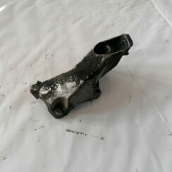 Dzinēja kronšteins priekš AUDI A4 2001 SEDAN