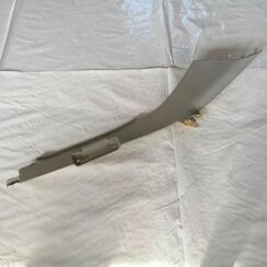 Aizmugurējas salona statnes apdare priekš AUDI A4 2001 SEDAN