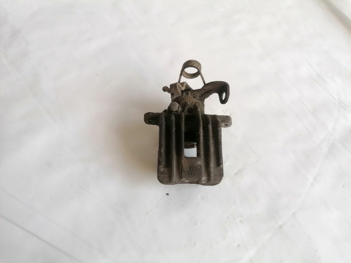 Aizmugurējais kreisais suports priekš AUDI A4 2001 SEDAN