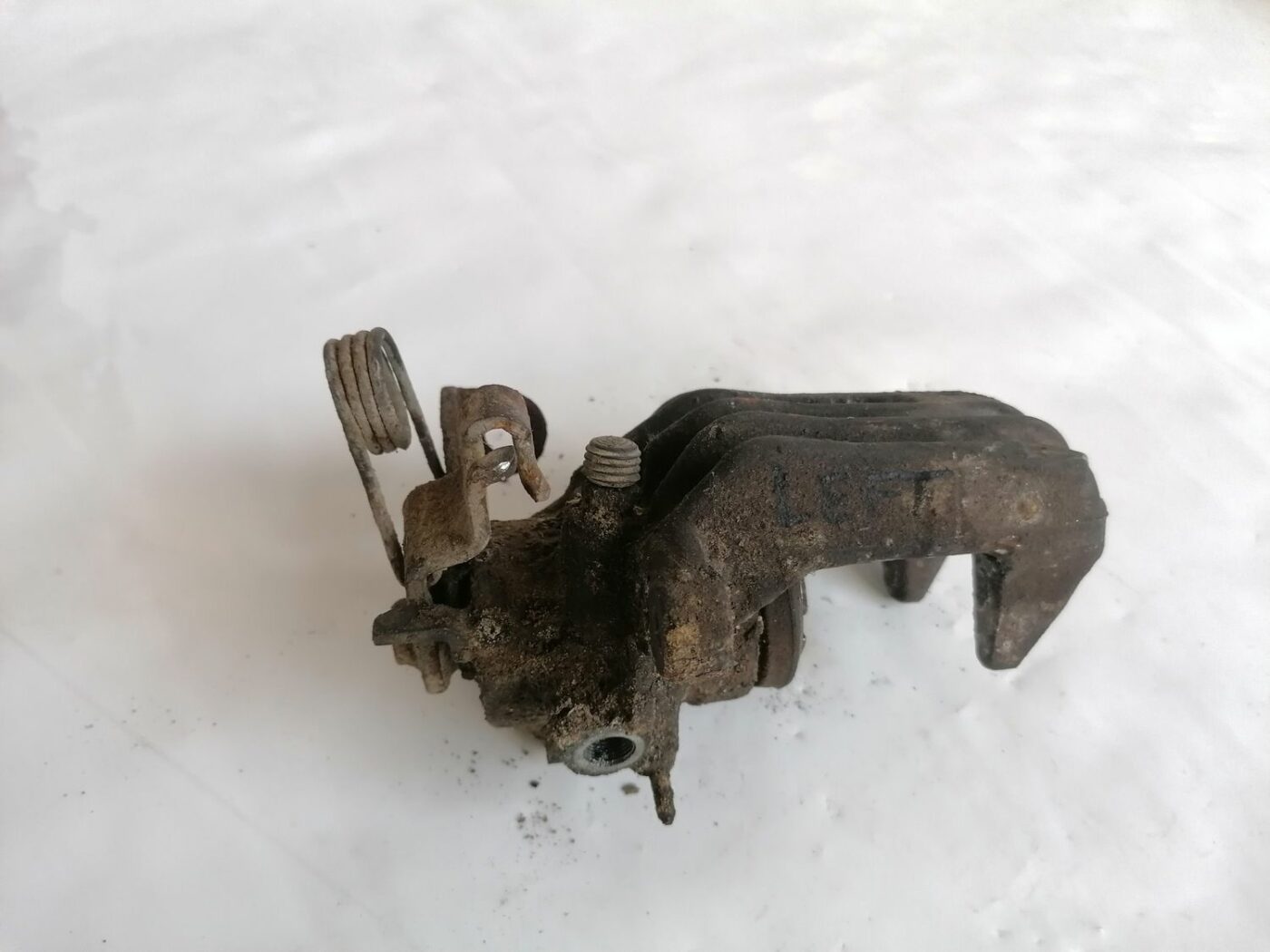 Aizmugurējais kreisais suports priekš AUDI A4 2001 SEDAN