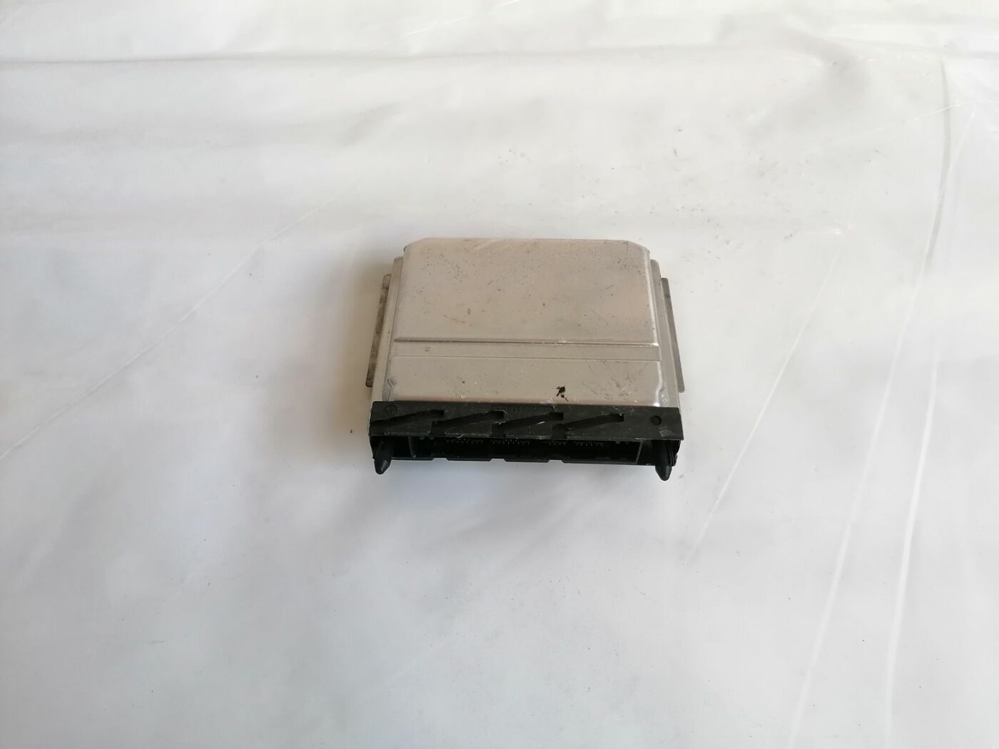 Dzinēja vadības bloks priekš VOLVO V70 2000 1 Dzinēja vadības bloks priekš VOLVO V70 2000