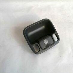 Centrālās konsoles nodalījums priekš VOLVO V70 2000