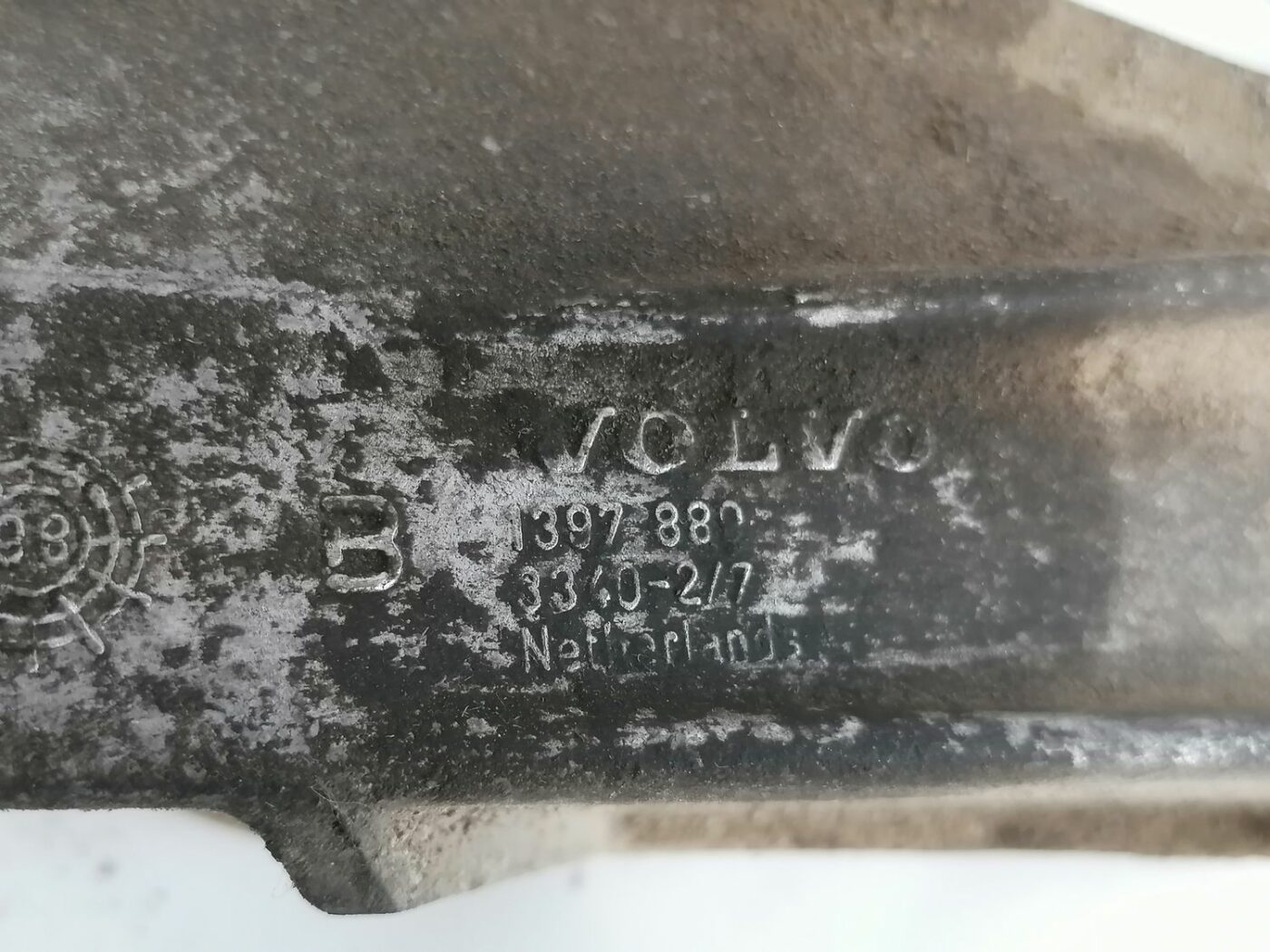 Dzinēja kronšteins priekš VOLVO V70 2000 3 Dzinēja kronšteins priekš VOLVO V70 2000