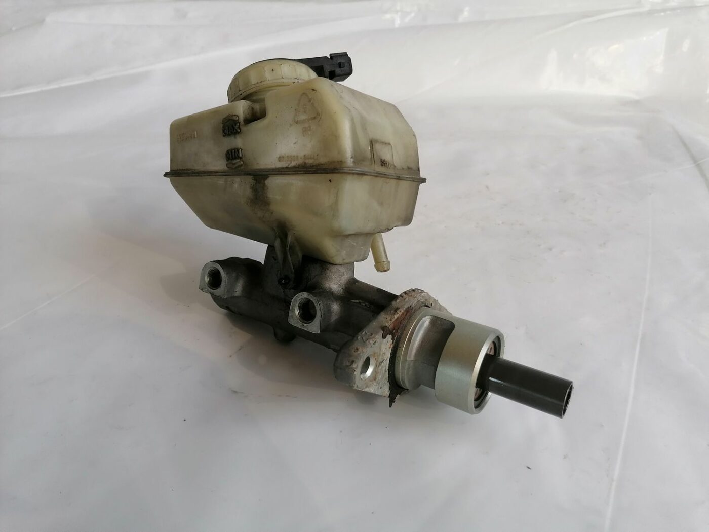 Bremžu pastiprinātāja galvenais cilindrs priekš VOLVO V70 2000 4 Bremžu pastiprinātāja galvenais cilindrs priekš VOLVO V70 2000