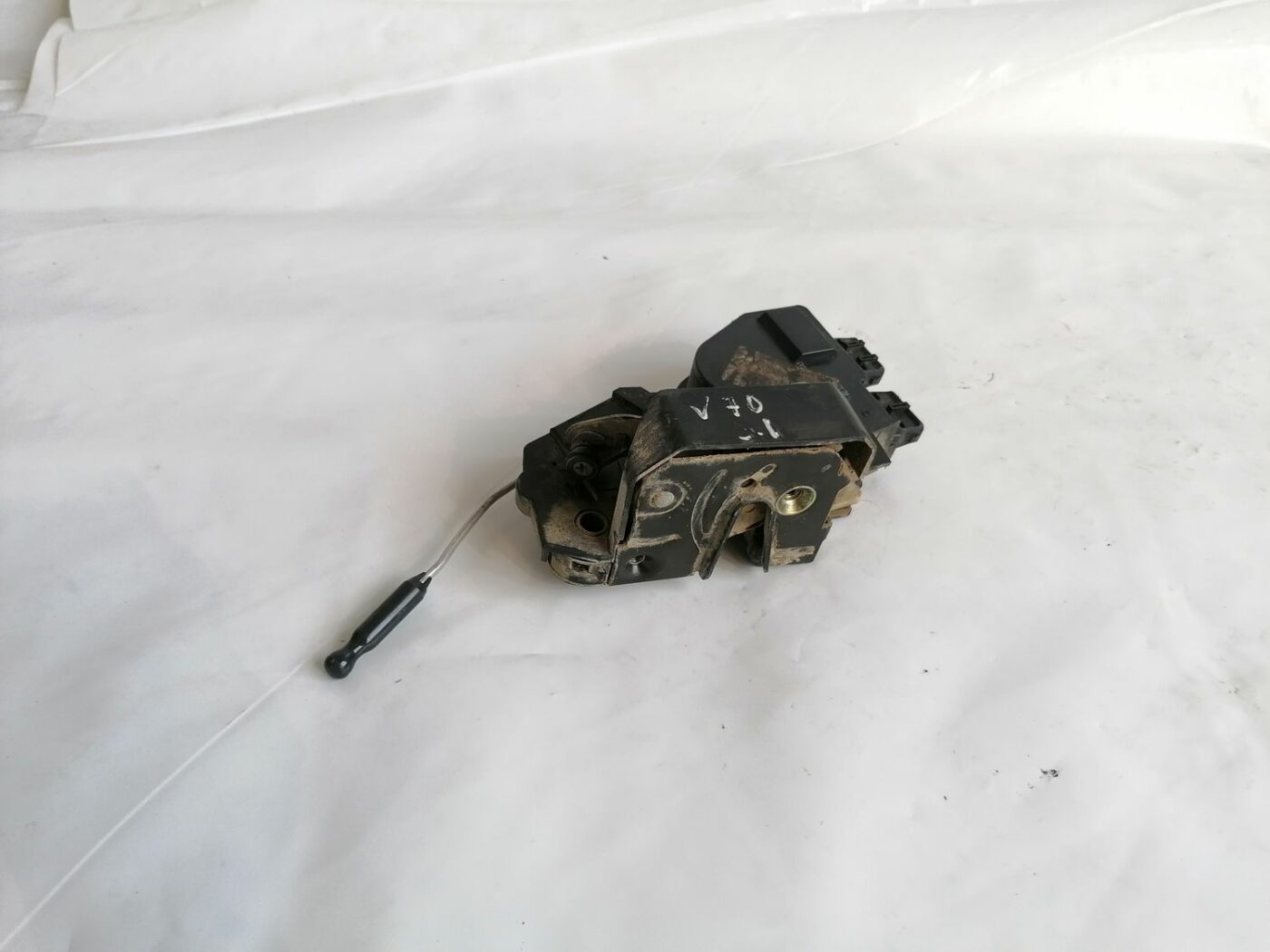 Aizmugurējo labo durvju slēdzene priekš VOLVO V70 2000 1 Aizmugurējo labo durvju slēdzene priekš VOLVO V70 2000