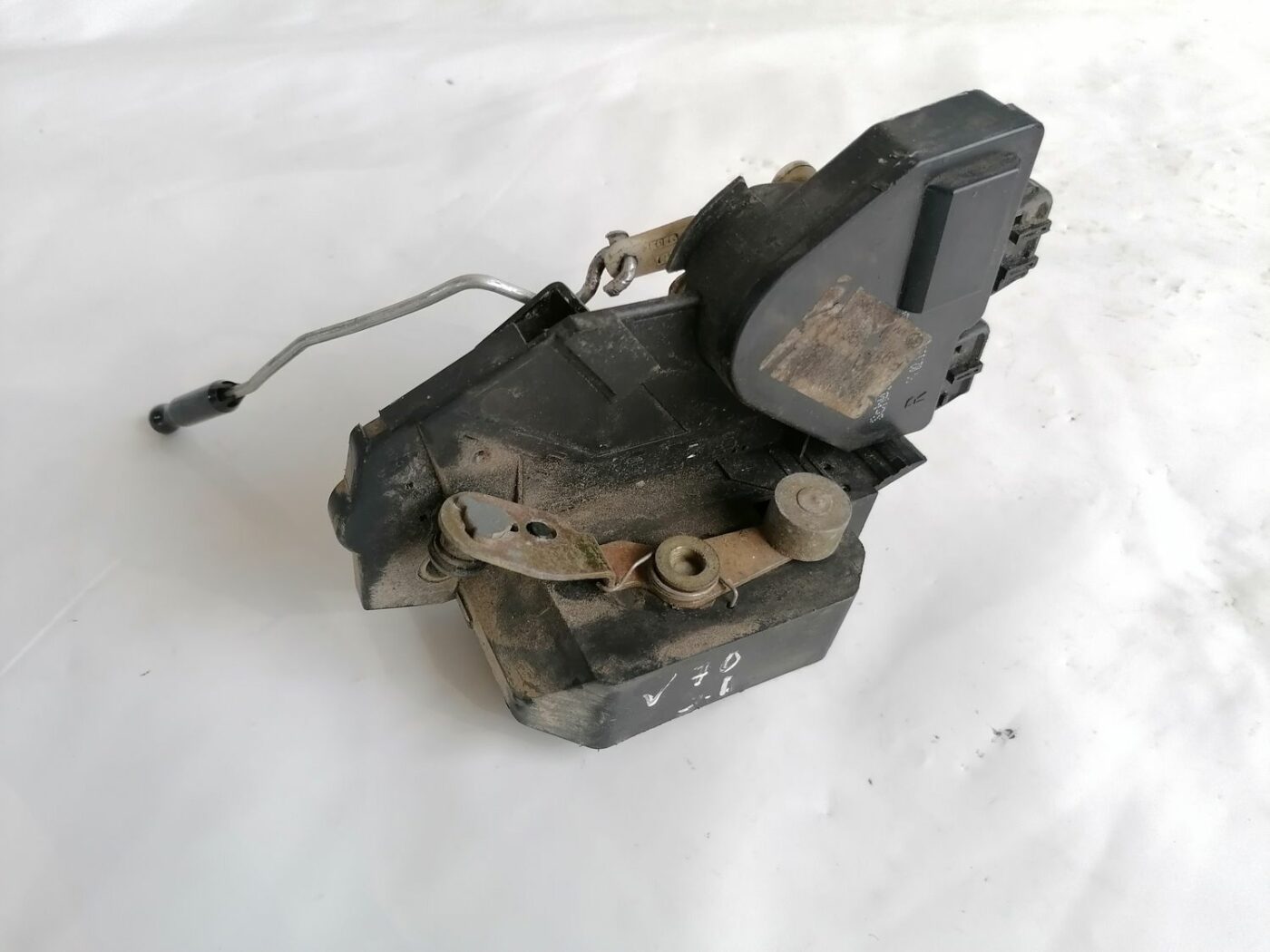 Aizmugurējo labo durvju slēdzene priekš VOLVO V70 2000 6 Aizmugurējo labo durvju slēdzene priekš VOLVO V70 2000