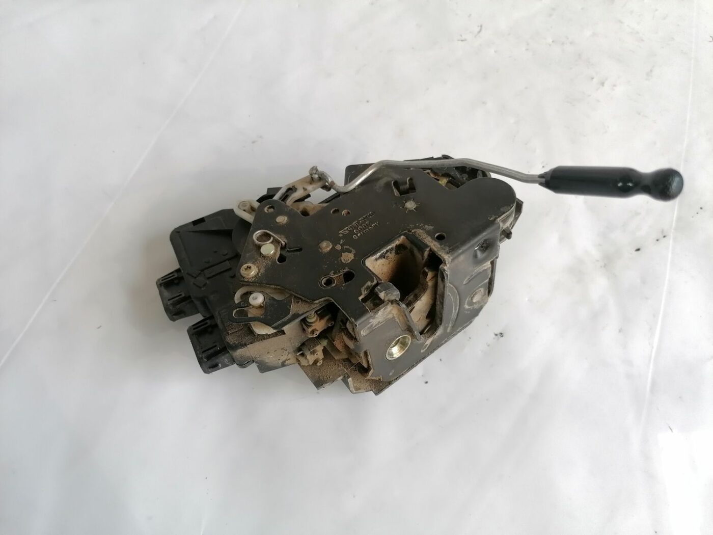 Aizmugurējo labo durvju slēdzene priekš VOLVO V70 2000 5 Aizmugurējo labo durvju slēdzene priekš VOLVO V70 2000