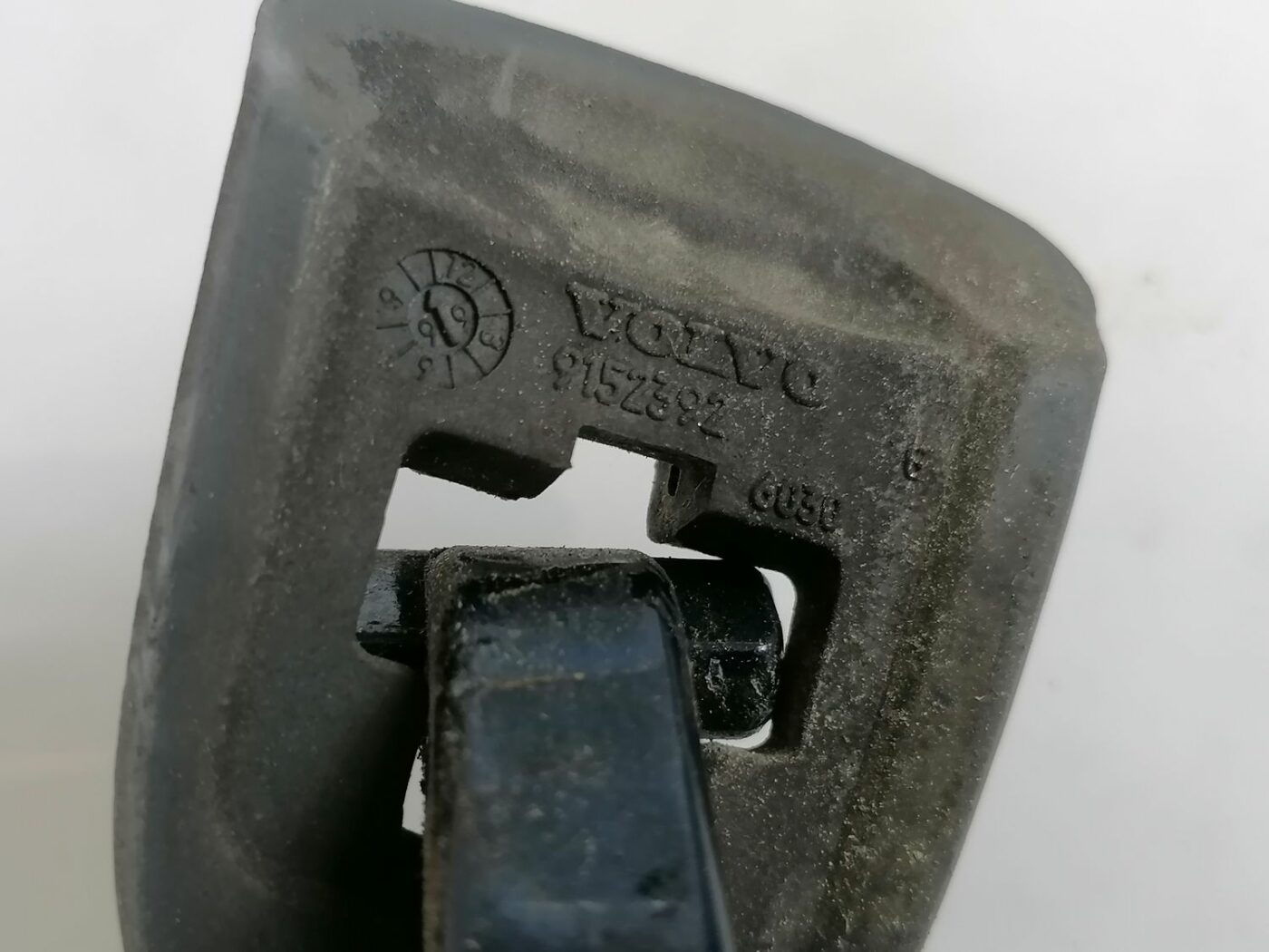 Priekšējāis kreisais durvju rokturis priekš VOLVO V70 2000 4 Priekšējāis kreisais durvju rokturis priekš VOLVO V70 2000