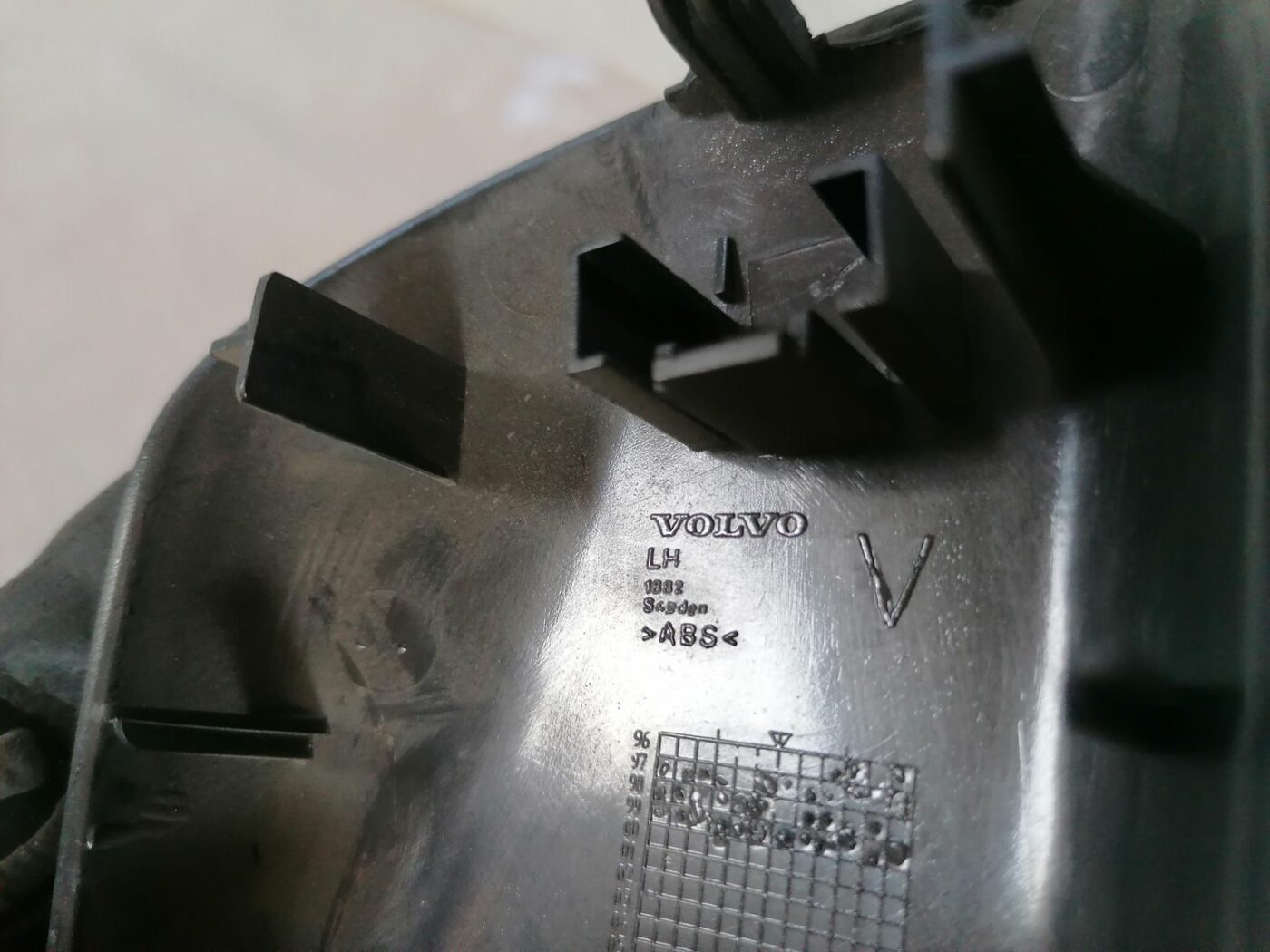 Salona apdares uzlika priekš VOLVO V70 2000