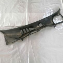 Vējstikla uzlikas (deflektora) režģis priekš VOLVO V70 2000