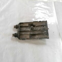 Akumulatora stiprināšanas korpuss priekš VOLVO V70 2000