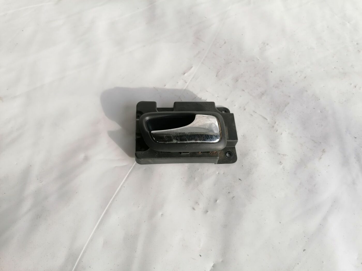 Salona durvju rokturis, aizmugures labais priekš VOLVO V70 2000 1 Salona durvju rokturis, aizmugures labais priekš VOLVO V70 2000