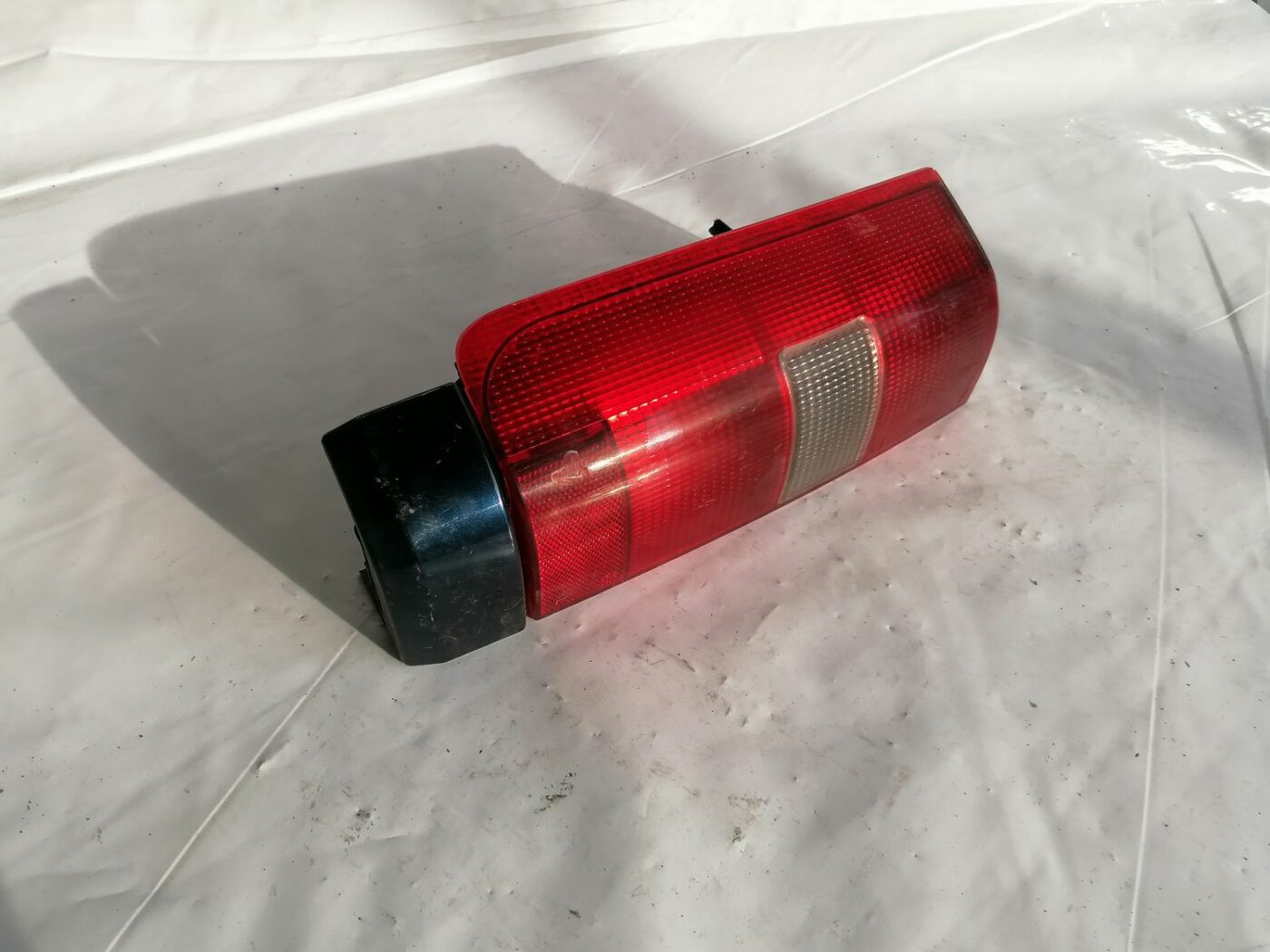 Aizmugurējais kreisais lukturis priekš VOLVO V70 2000