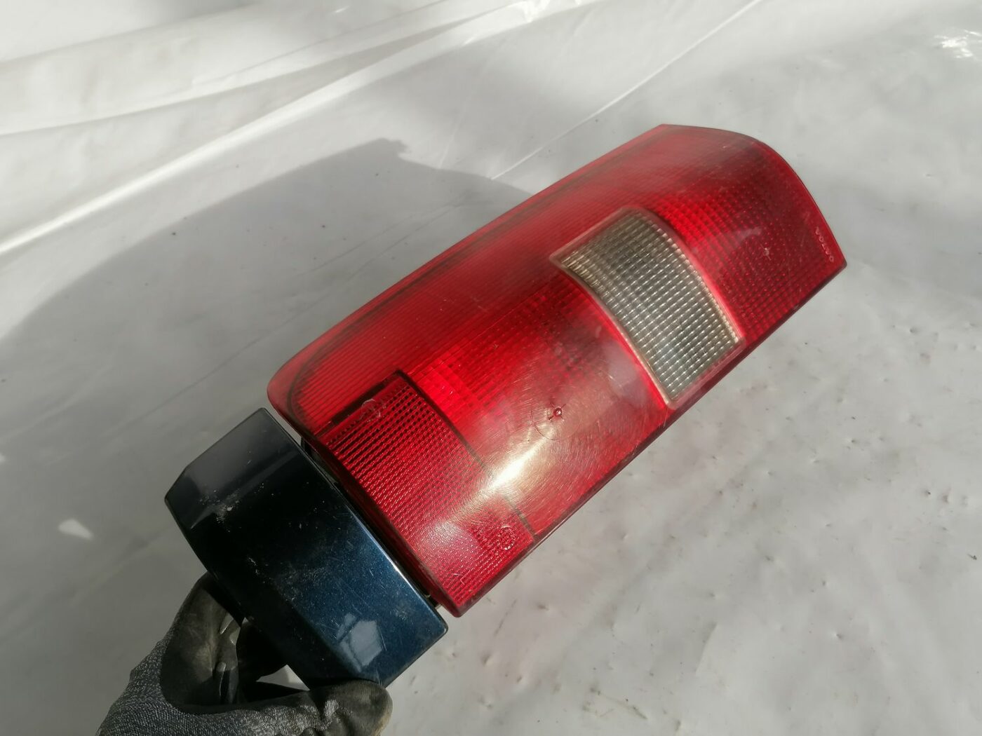 Aizmugurējais kreisais lukturis priekš VOLVO V70 2000